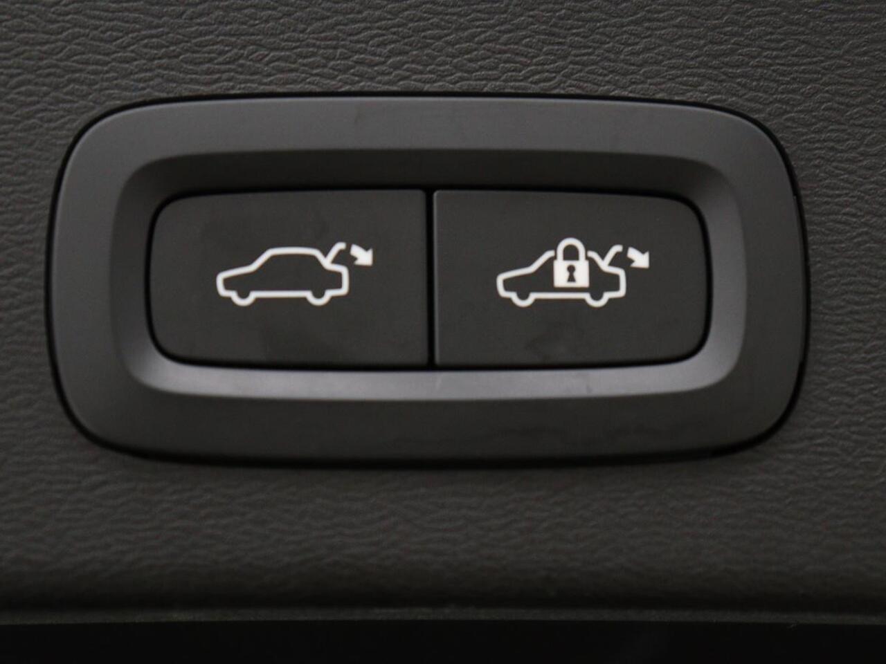 Volvo XC40 1.5 T4 Recharge Inscription Expression | Trekhaak | Stoelverwarming | Camera | Carplay | Navigatie | Full LED | Keyless | Parkeerhulp | Cruise control | Climate control | PHEV | Plug In