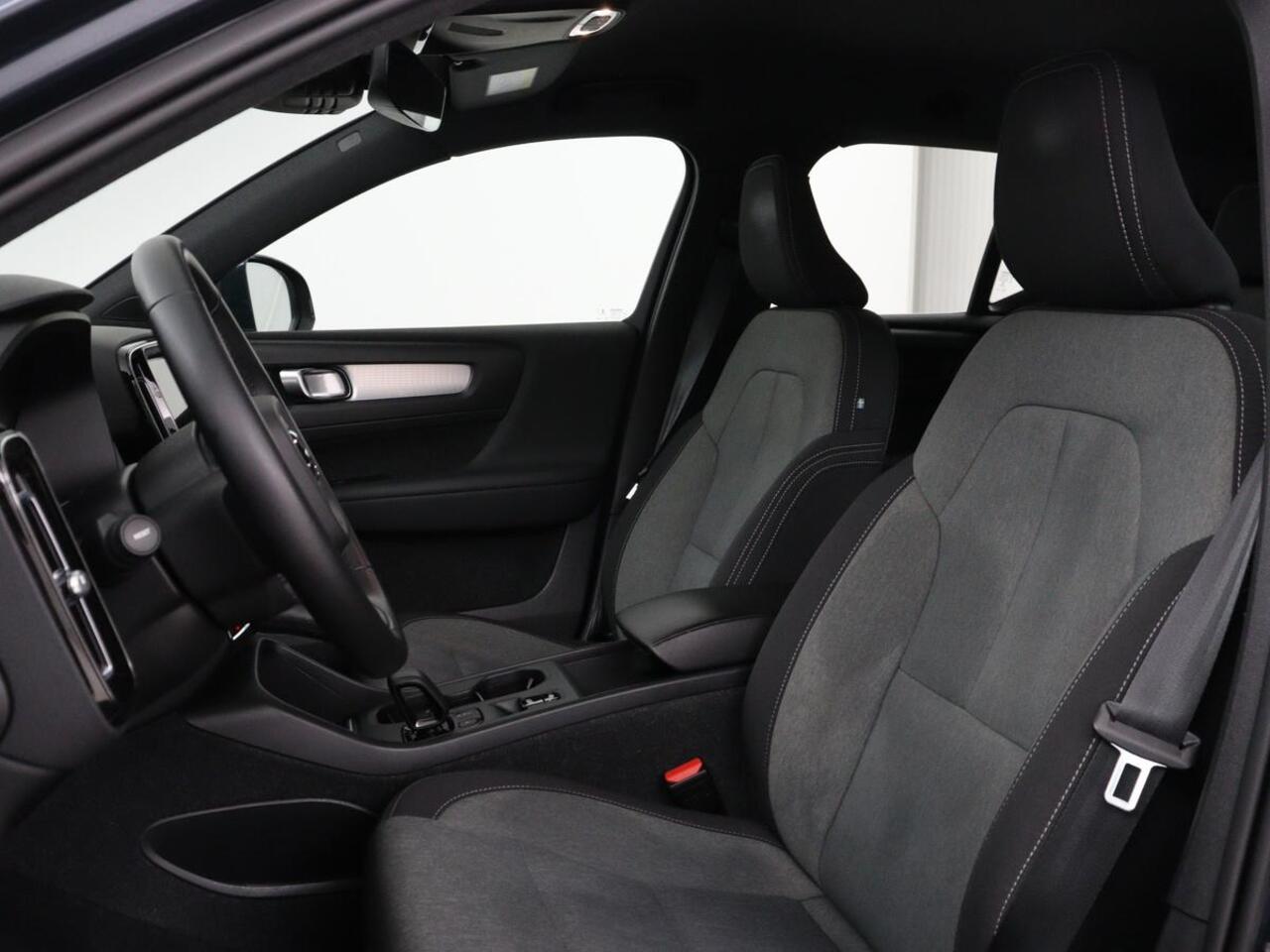 Volvo XC40 1.5 T4 Recharge Inscription Expression | Trekhaak | Stoelverwarming | Camera | Carplay | Navigatie | Full LED | Keyless | Parkeerhulp | Cruise control | Climate control | PHEV | Plug In