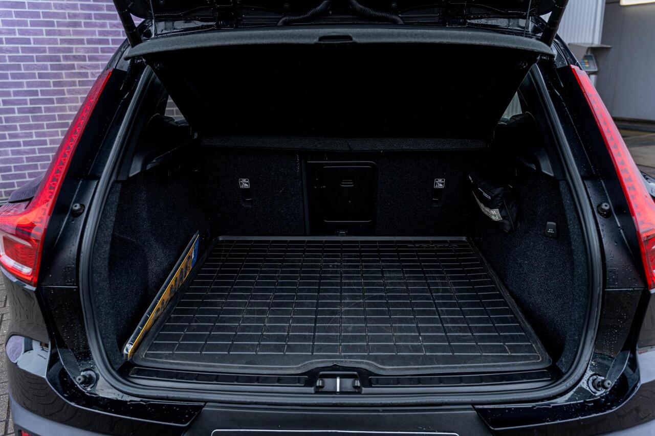 Volvo XC40 T4 Recharge Inscription | Navigatie | Stoelverwarming | Adaptieve Cruise Control | Elek. Achterklep | Camera | Trekhaak | Park Assist | Volvo On Call | 18" LM