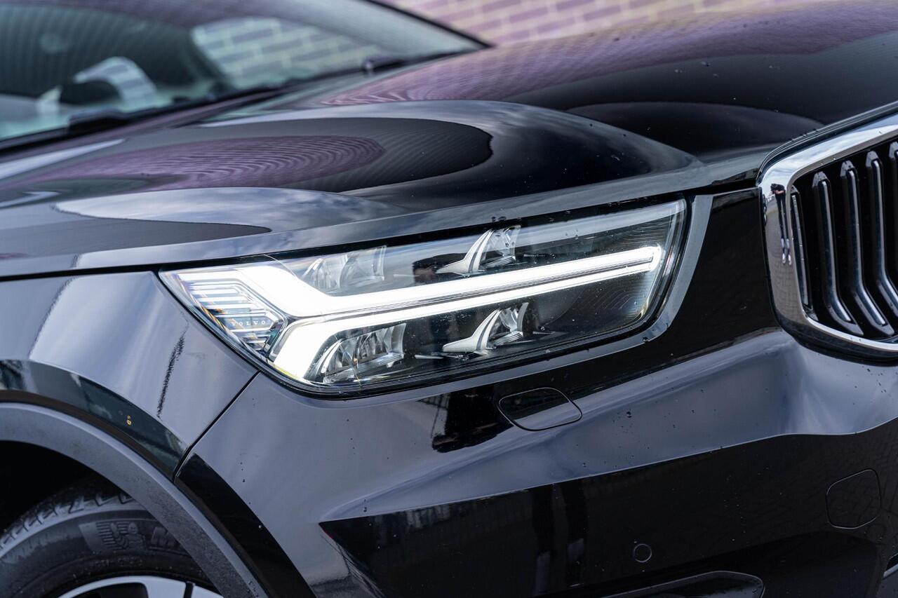 Volvo XC40 T4 Recharge Inscription | Navigatie | Stoelverwarming | Adaptieve Cruise Control | Elek. Achterklep | Camera | Trekhaak | Park Assist | Volvo On Call | 18" LM