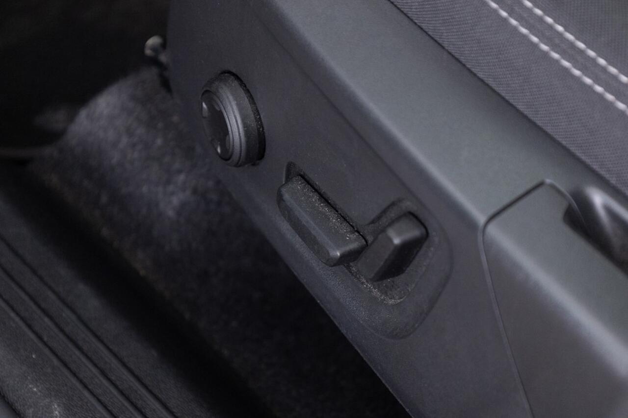 Volvo XC40 1.5 T5 Recharge Business Pro *Speciale Kleur* Full LED | NAVI | ECC | CAMERA