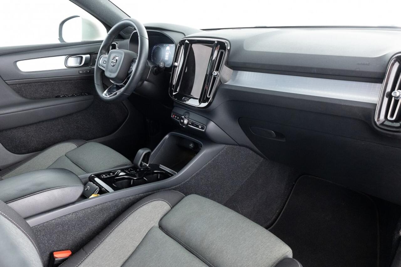 Volvo XC40 1.5 T5 Recharge Business Pro *Speciale Kleur* Full LED | NAVI | ECC | CAMERA