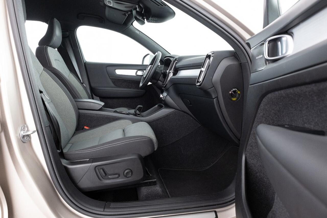 Volvo XC40 1.5 T5 Recharge Business Pro *Speciale Kleur* Full LED | NAVI | ECC | CAMERA