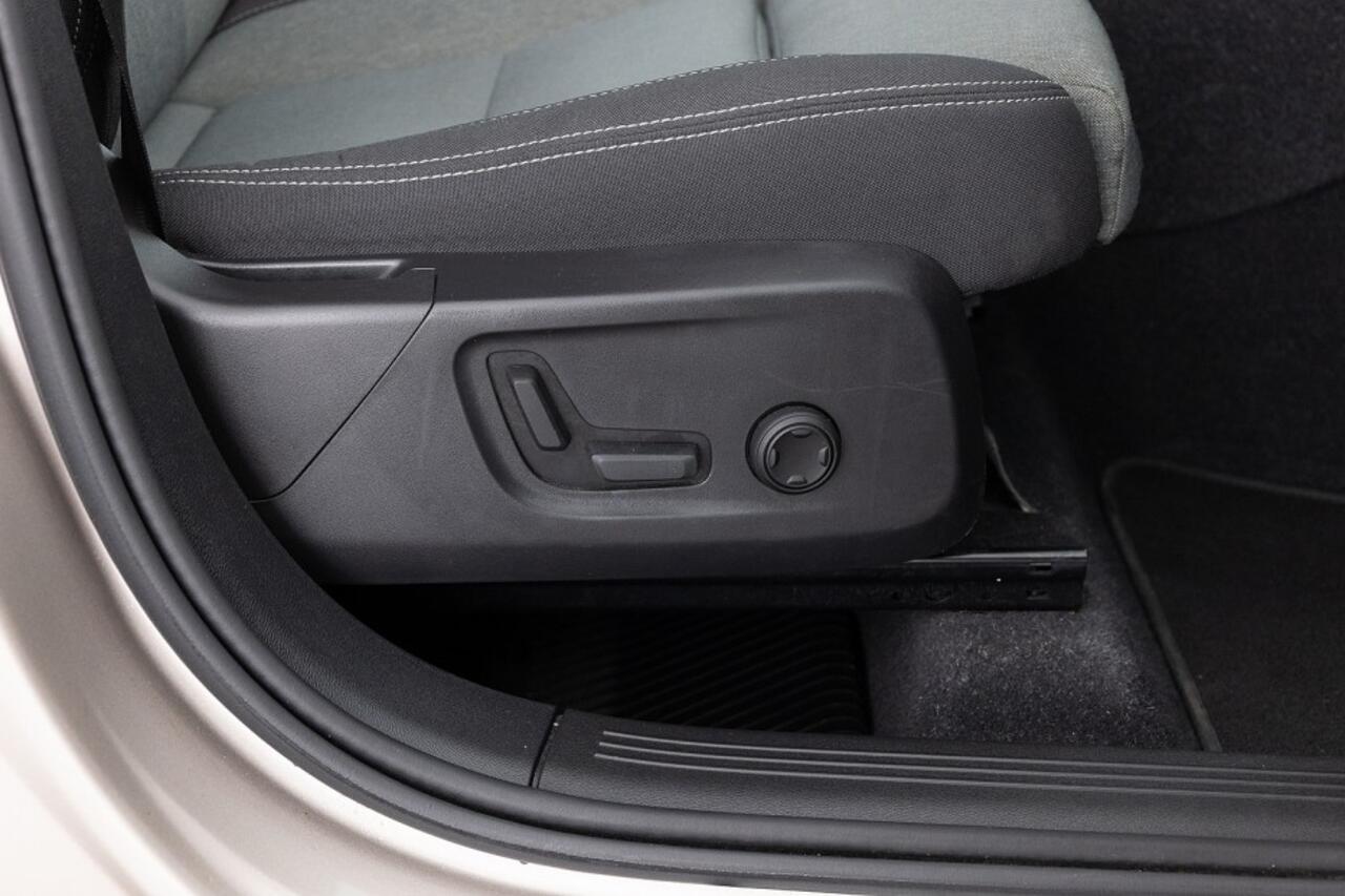 Volvo XC40 1.5 T5 Recharge Business Pro *Speciale Kleur* Full LED | NAVI | ECC | CAMERA