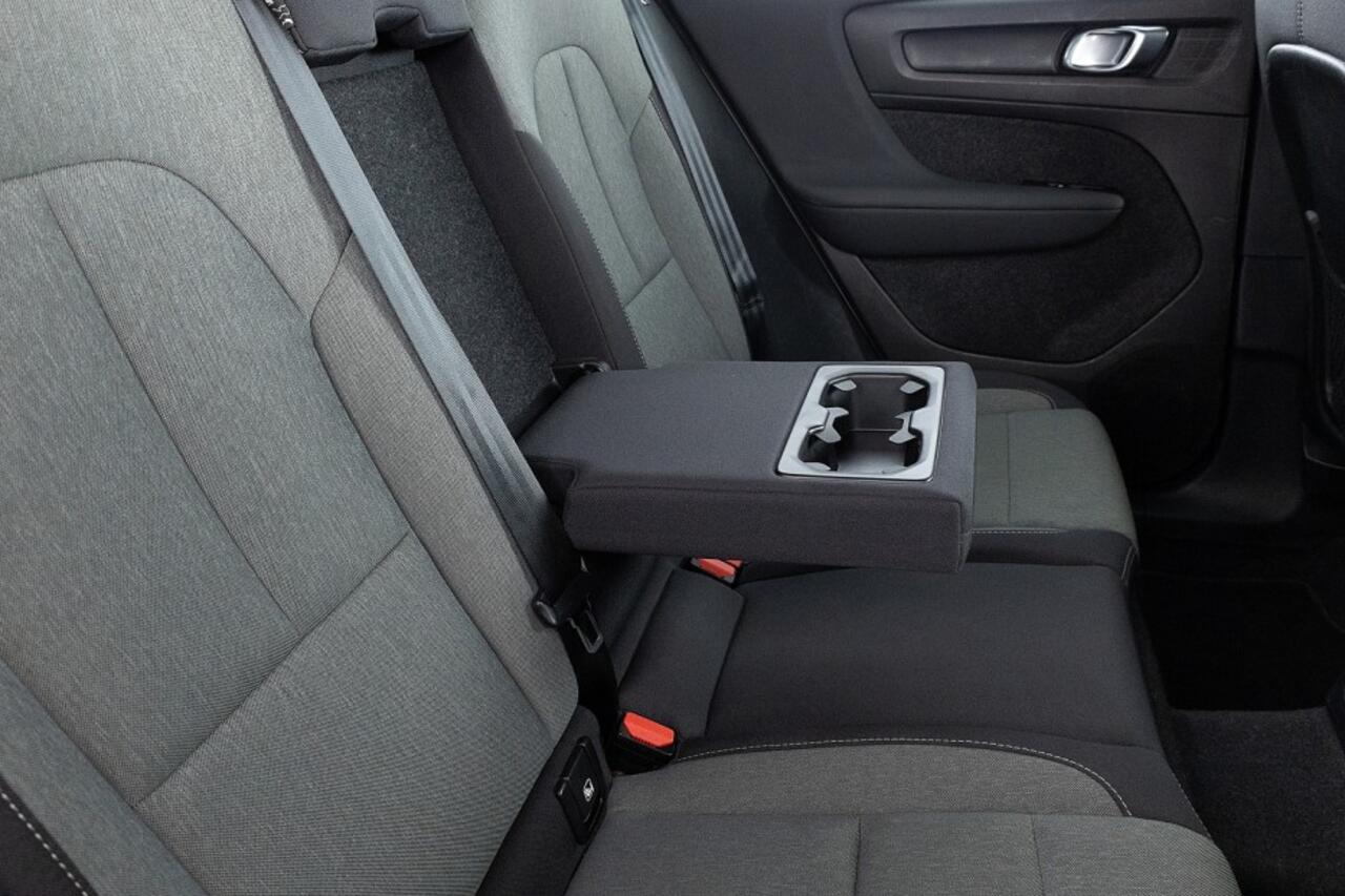 Volvo XC40 1.5 T5 Recharge Business Pro *Speciale Kleur* Full LED | NAVI | ECC | CAMERA