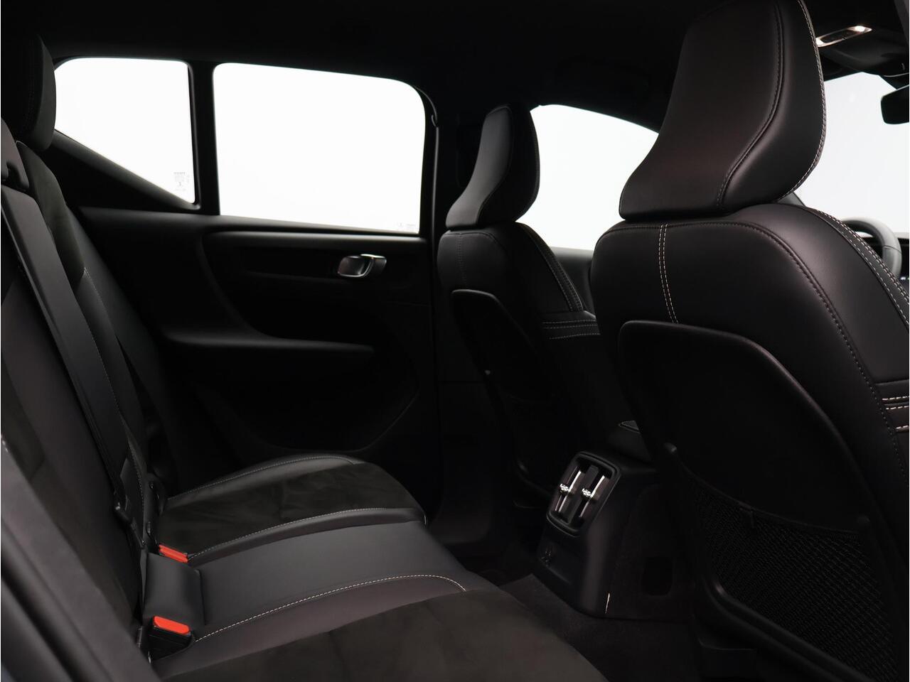 Volvo XC40 T4 Recharge R-Design / Trekhaak / Stoel+stuurwielverwarming / Park assist v+a+camera