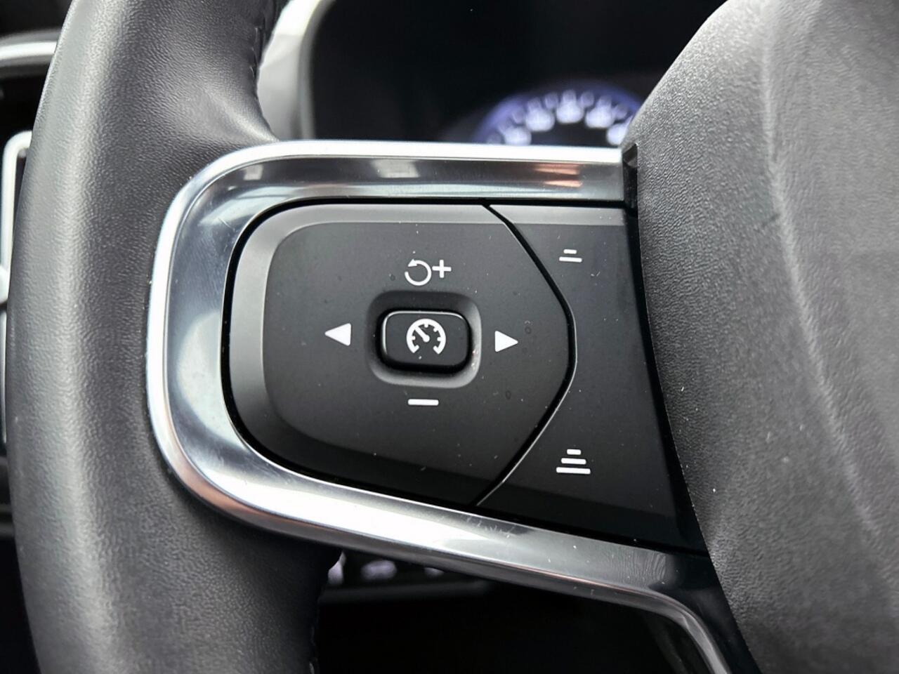 Volvo XC40 T4 Ultimate | Pano | Camera | H&K | Trekhaak | Memory |