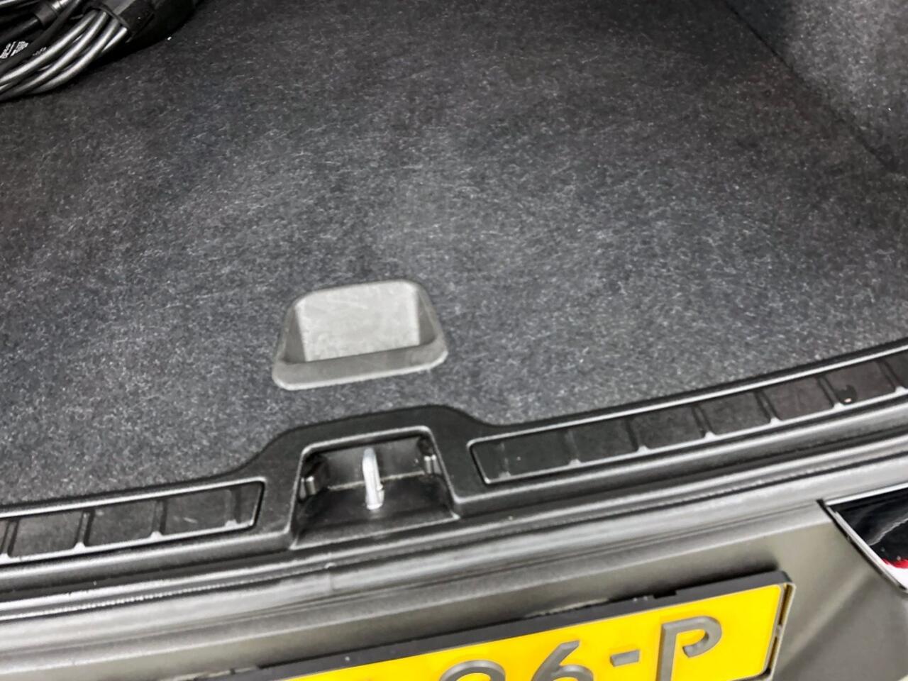 Volvo XC40 T4 Ultimate | Pano | Camera | H&K | Trekhaak | Memory |