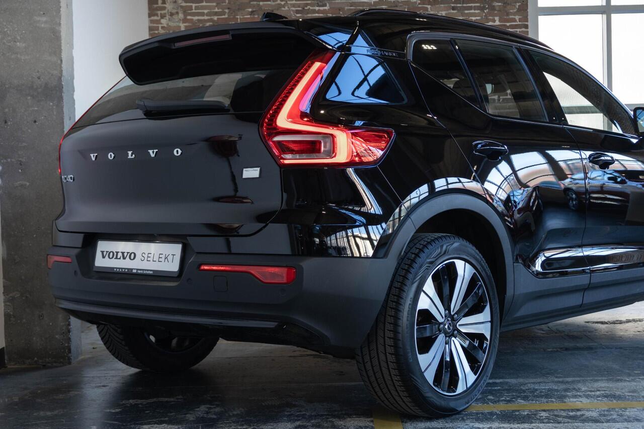 Volvo XC40 Recharge Core 70 kWh | Stoelverwarming | Stuurwielverwarming | 4-seizoenen banden | Warmtepomp | 1ste Eigenaar | Google Infotainment | Parkeercamera | Parkeersensoren voor + achter | draadloze telefoonlader