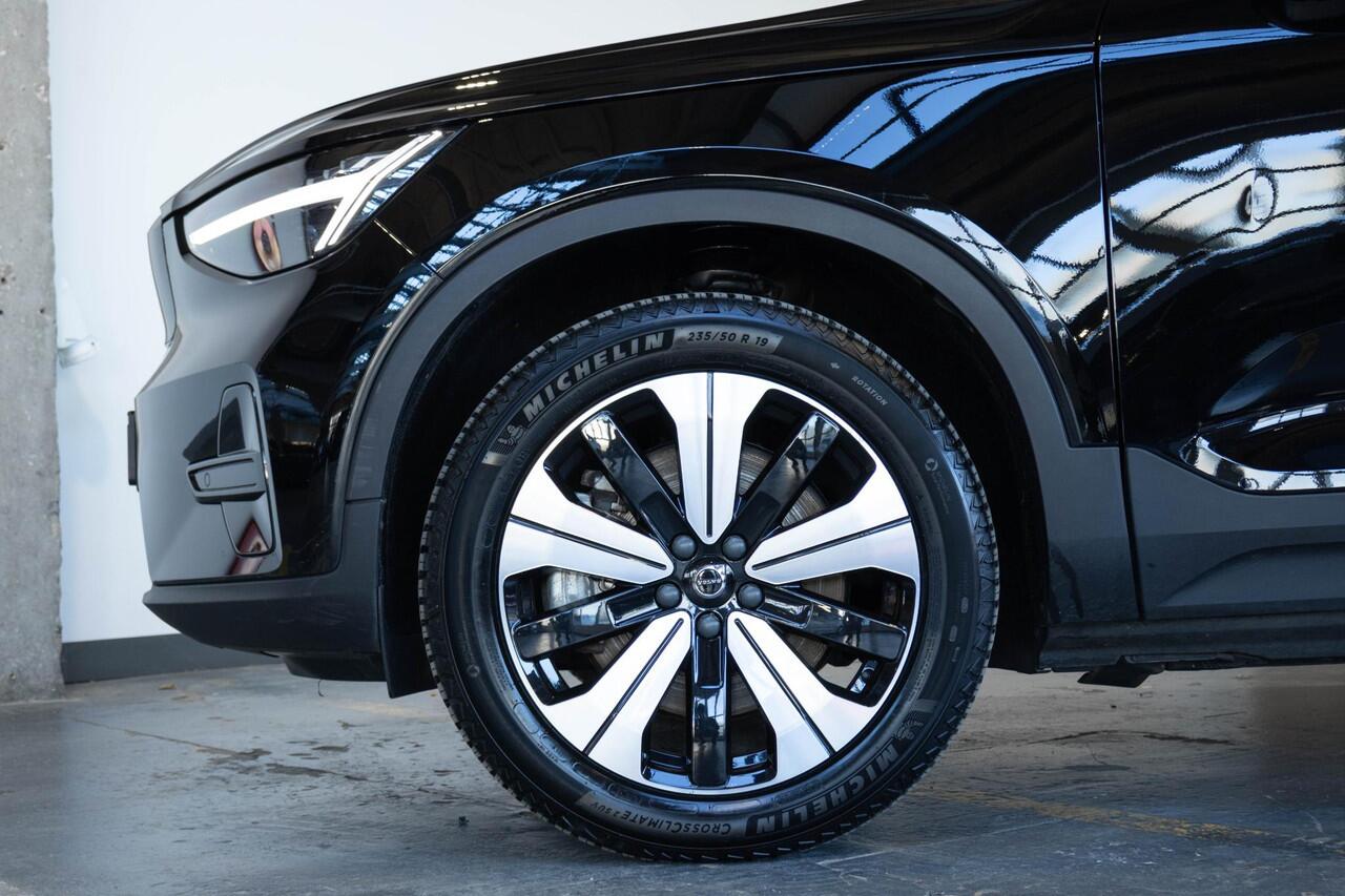 Volvo XC40 Recharge Core 70 kWh | Stoelverwarming | Stuurwielverwarming | 4-seizoenen banden | Warmtepomp | 1ste Eigenaar | Google Infotainment | Parkeercamera | Parkeersensoren voor + achter | draadloze telefoonlader