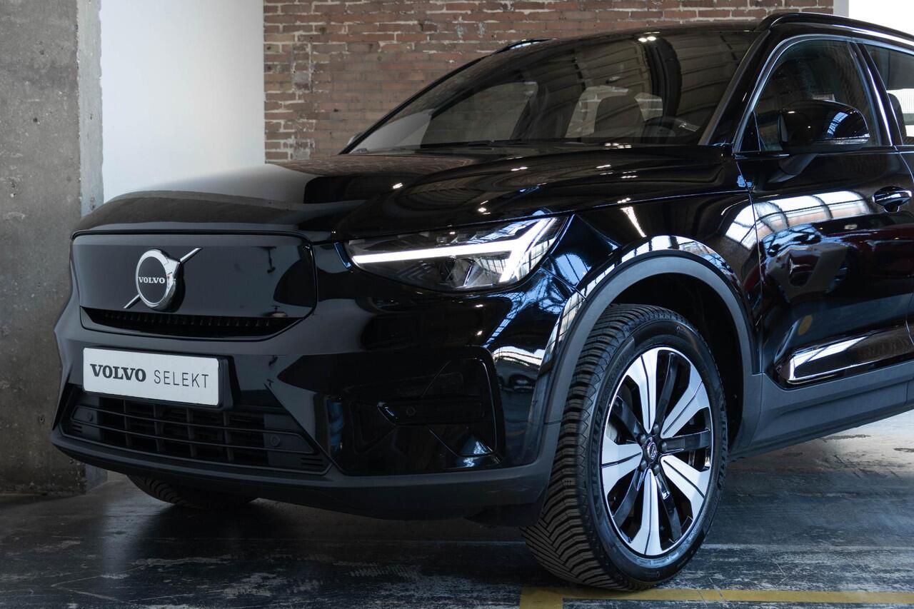 Volvo XC40 Recharge Core 70 kWh | Stoelverwarming | Stuurwielverwarming | 4-seizoenen banden | Warmtepomp | 1ste Eigenaar | Google Infotainment | Parkeercamera | Parkeersensoren voor + achter | draadloze telefoonlader