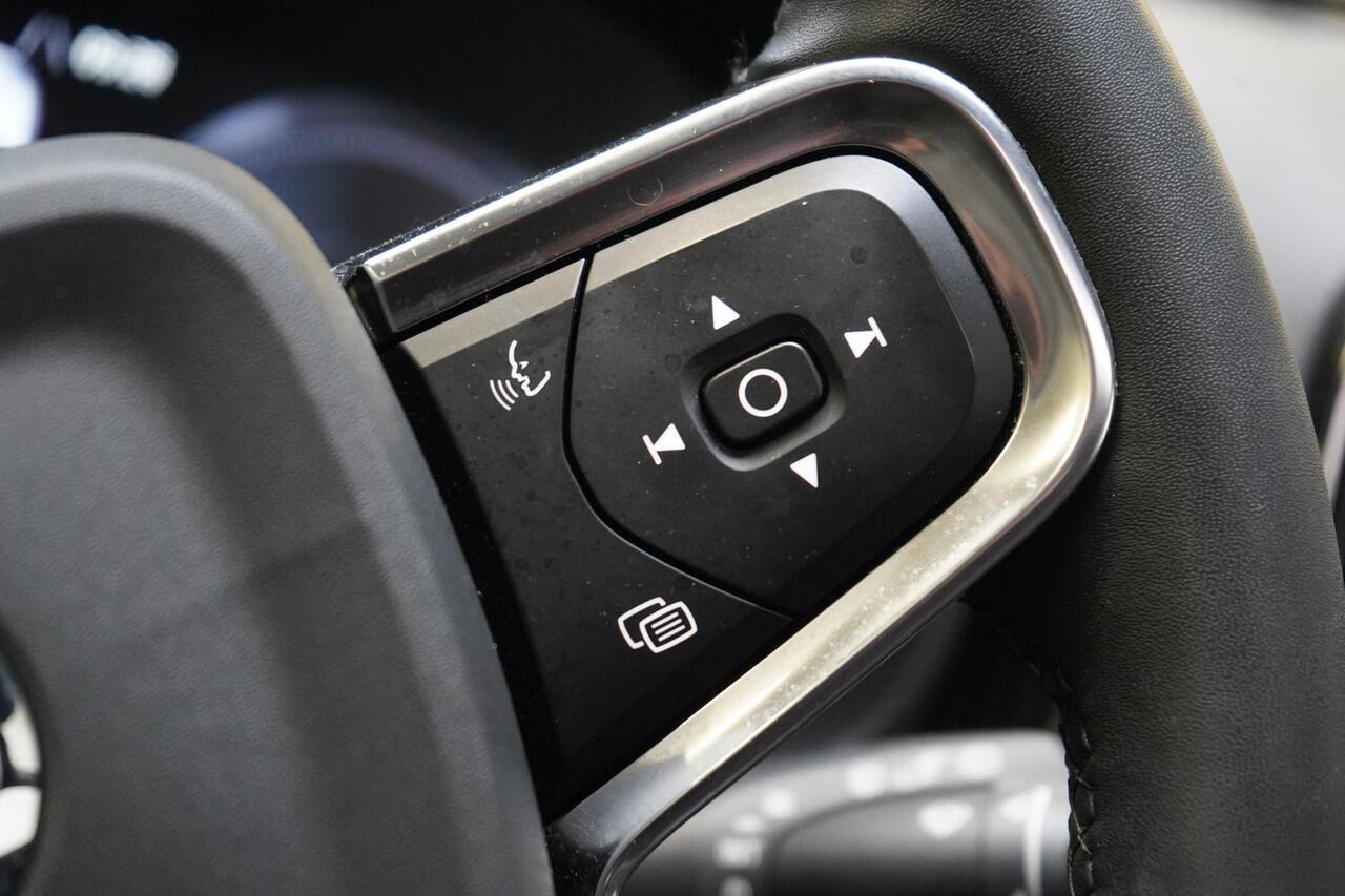 Volvo XC40 1.5 T4 Recharge R-Design | SoH 95% | Leder | Panoramadak | Trekhaak | Camera | Lm velgen