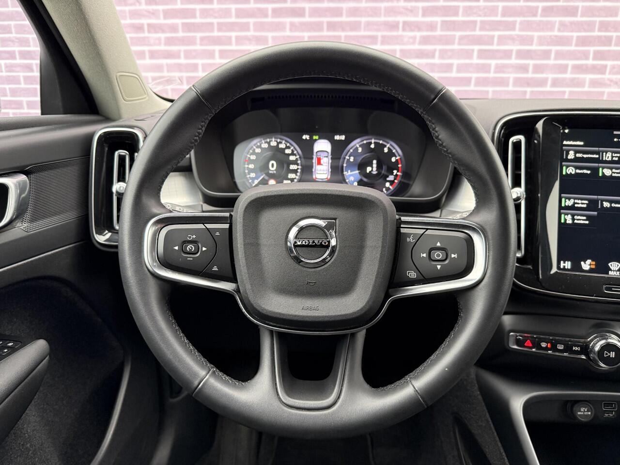 Volvo XC40 1.5 T2 Momentum Business | Stoel/stuurverwarming | adaptieve cruise | Standkachel | Volvo on Call | Keyless entry/start | Pilot assist | Apple carplay/android auto | DAB+|