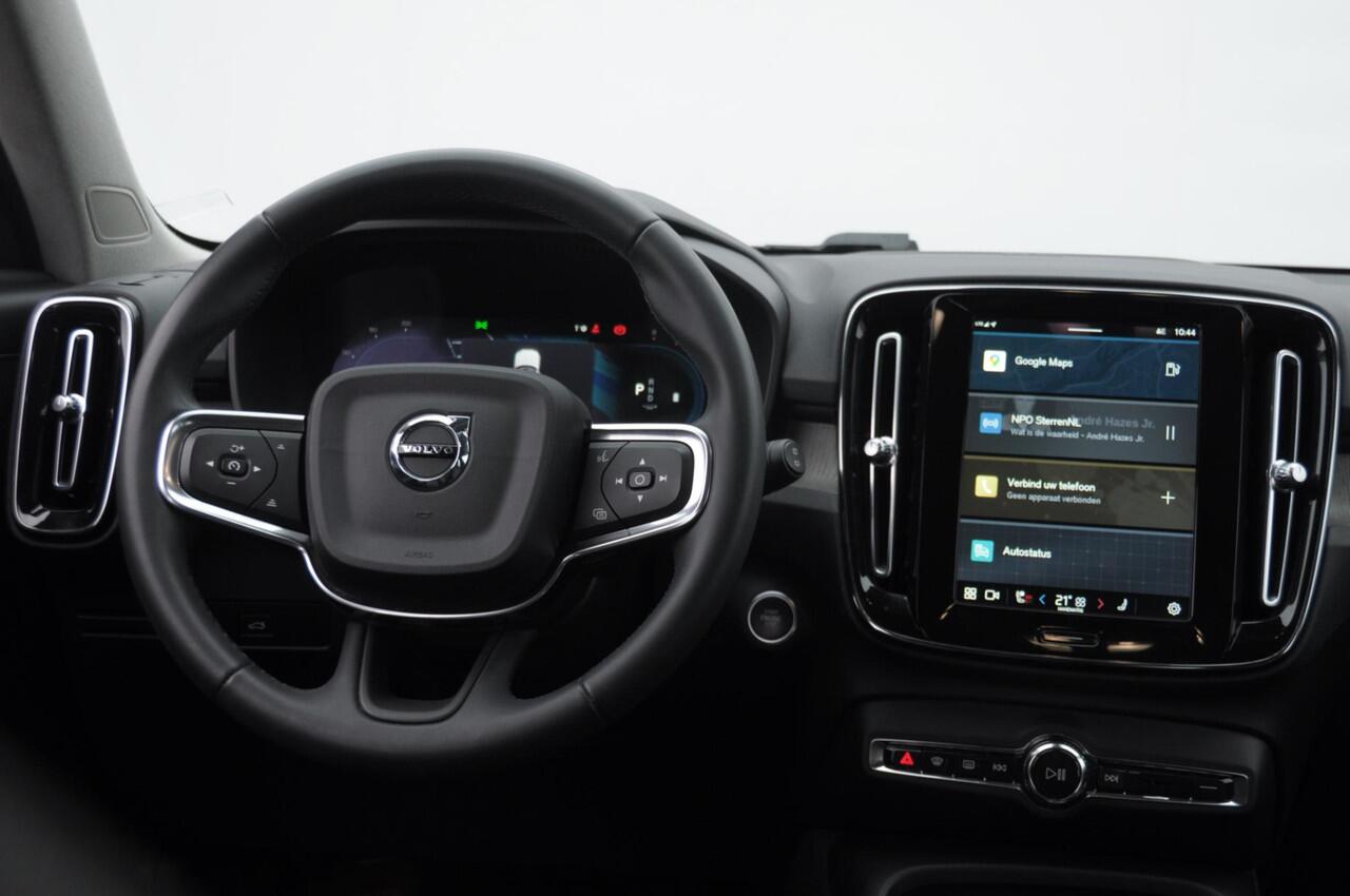 Volvo XC40 B3 177PK Automaat Plus Dark / Elektrische stoelen met geheugen / Keyless entry / Elektrische achterklep / Harman Kardon audio / Parkeersensoren met camera / stoel - en stuurwielverwarming /