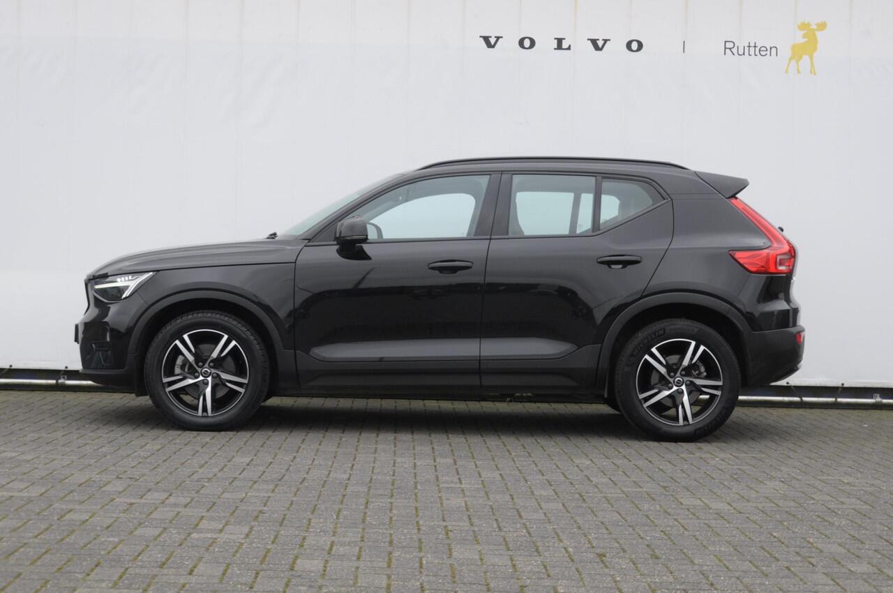 Volvo XC40 B3 177PK Automaat Plus Dark / Elektrische stoelen met geheugen / Keyless entry / Elektrische achterklep / Harman Kardon audio / Parkeersensoren met camera / stoel - en stuurwielverwarming /
