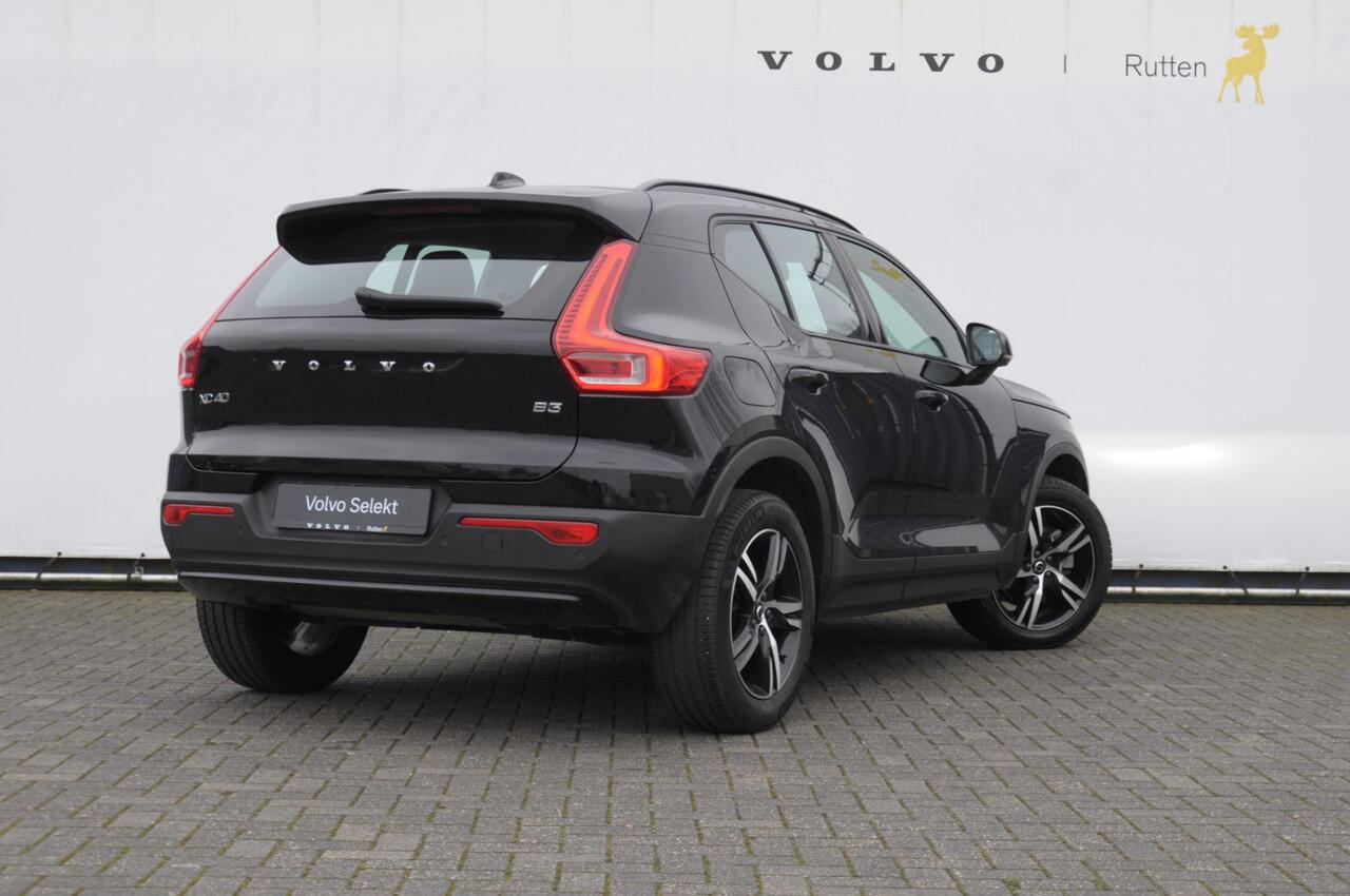 Volvo XC40 B3 177PK Automaat Plus Dark / Elektrische stoelen met geheugen / Keyless entry / Elektrische achterklep / Harman Kardon audio / Parkeersensoren met camera / stoel - en stuurwielverwarming /