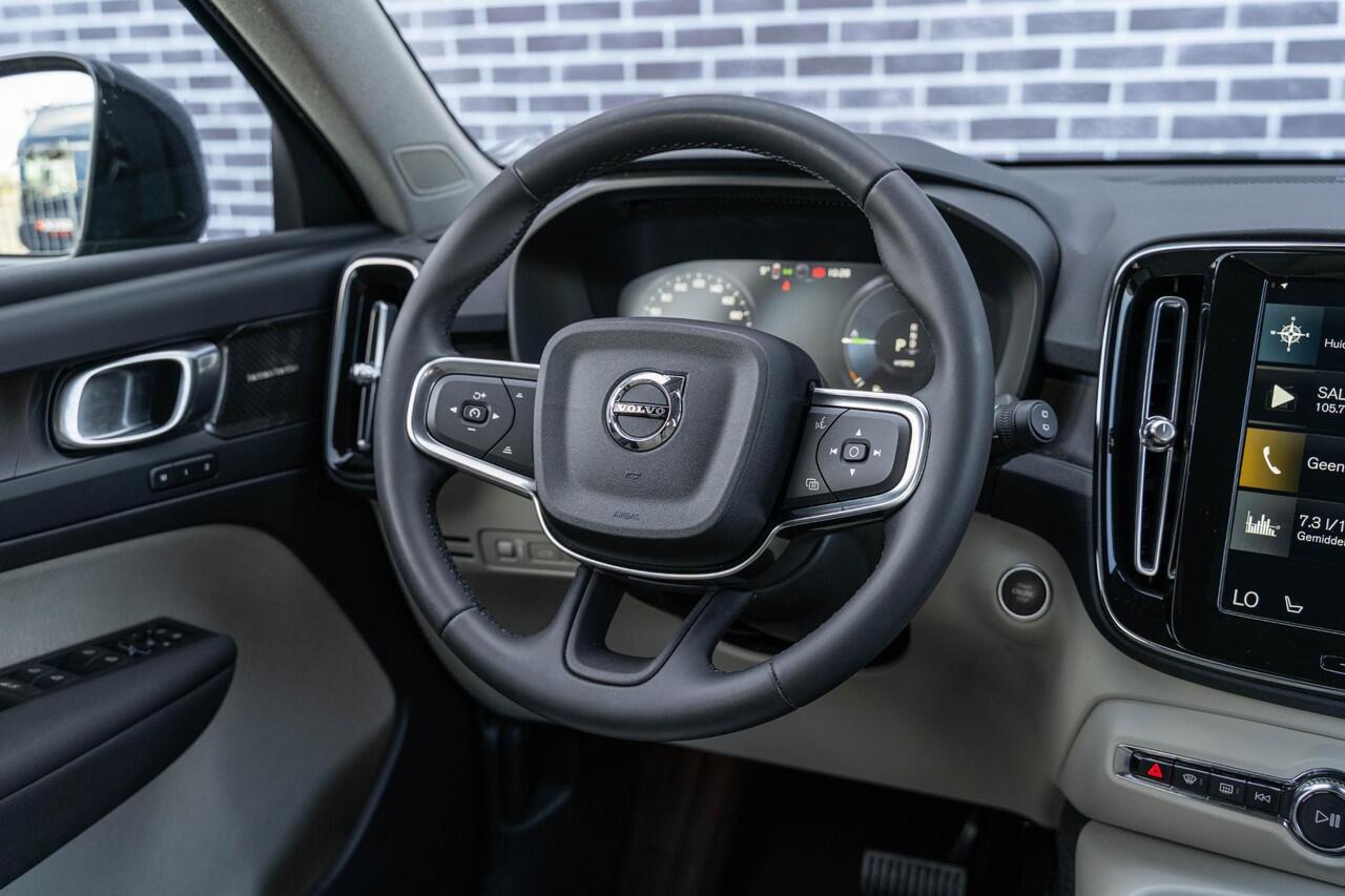 Volvo XC40 Plug-in Hybrid T4 Ultimate Bright | Trekhaak | Panoramadak | Adaptive Cruise control | Lederen Bekleding | Harman Kardon Audio | Stoel-/Stuurverwarming | Navigatie | Achteruitrijcamera | Parkeersensoren voor + achter | Apple Carplay / Android Auto |