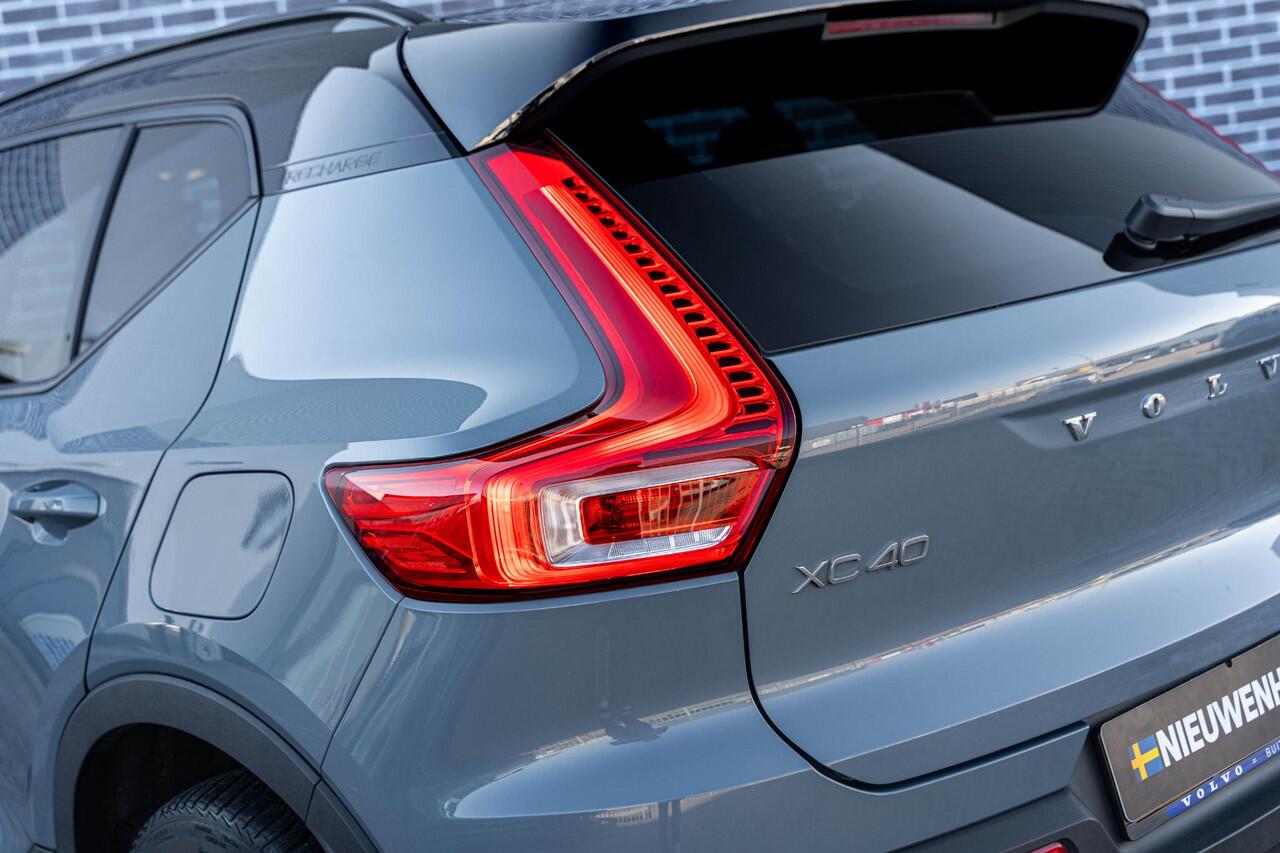 Volvo XC40 Recharge Twin AWD 78 kWh Ultimate | Trekhaak | Panoramadak | Lichtmetalen Velgen 20 inch | Warmtepomp | Harman Kardon Audio | BLIS | 360 Graden Camera | Elektrisch Verstelbare Voorstoelen | Keyless Entry