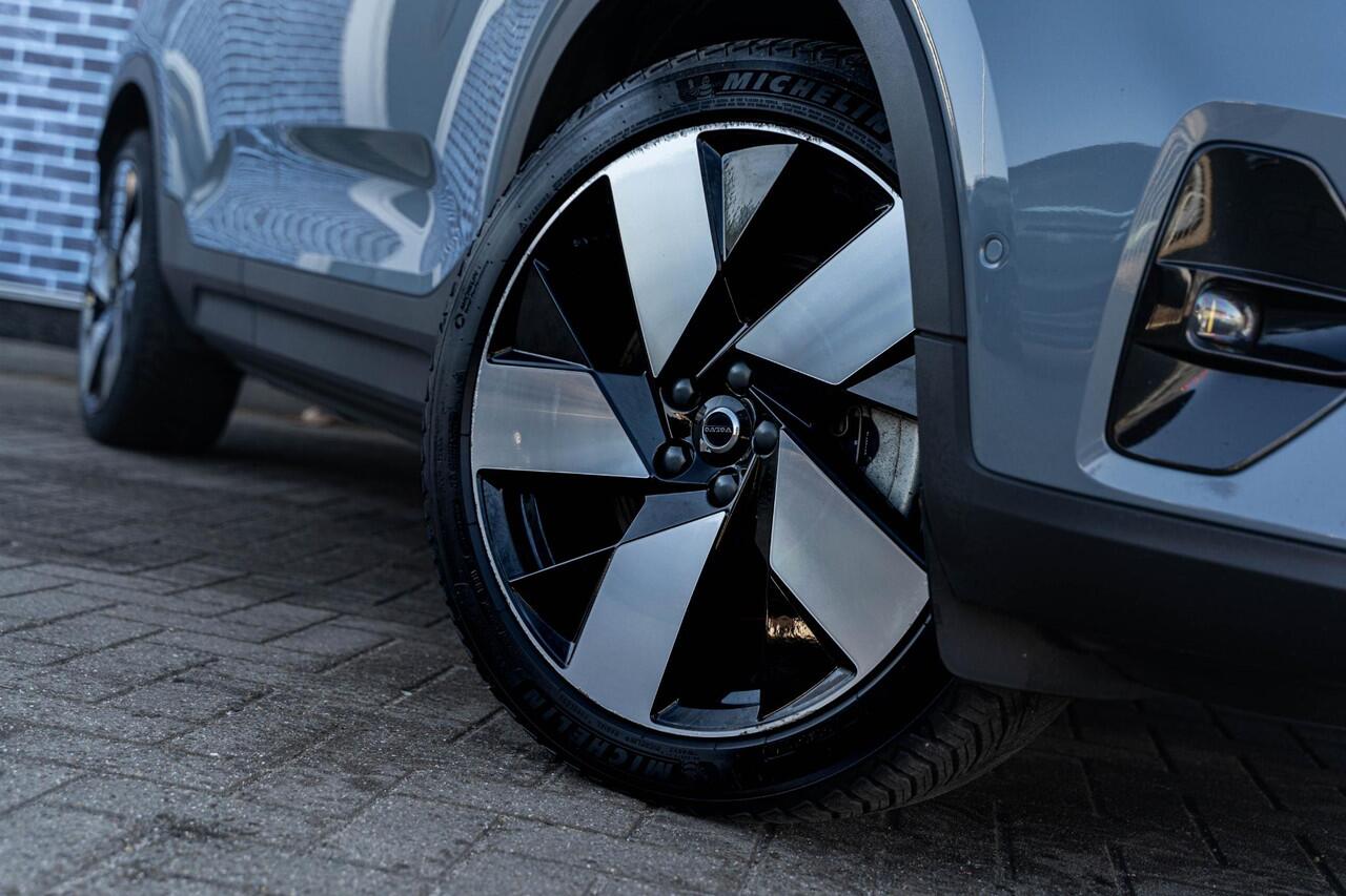 Volvo XC40 Recharge Twin AWD 78 kWh Ultimate | Trekhaak | Panoramadak | Lichtmetalen Velgen 20 inch | Warmtepomp | Harman Kardon Audio | BLIS | 360 Graden Camera | Elektrisch Verstelbare Voorstoelen | Keyless Entry