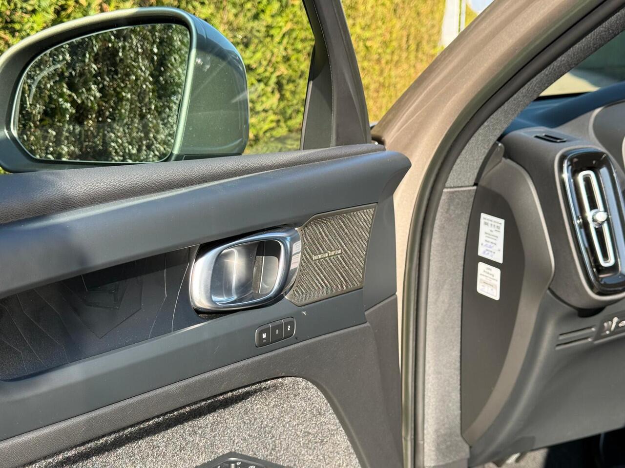 Volvo XC40 T5 Plug-in hybrid Ultimate Bright | Trekhaak | Panoramadak | Pilot Assist | 360 Camera