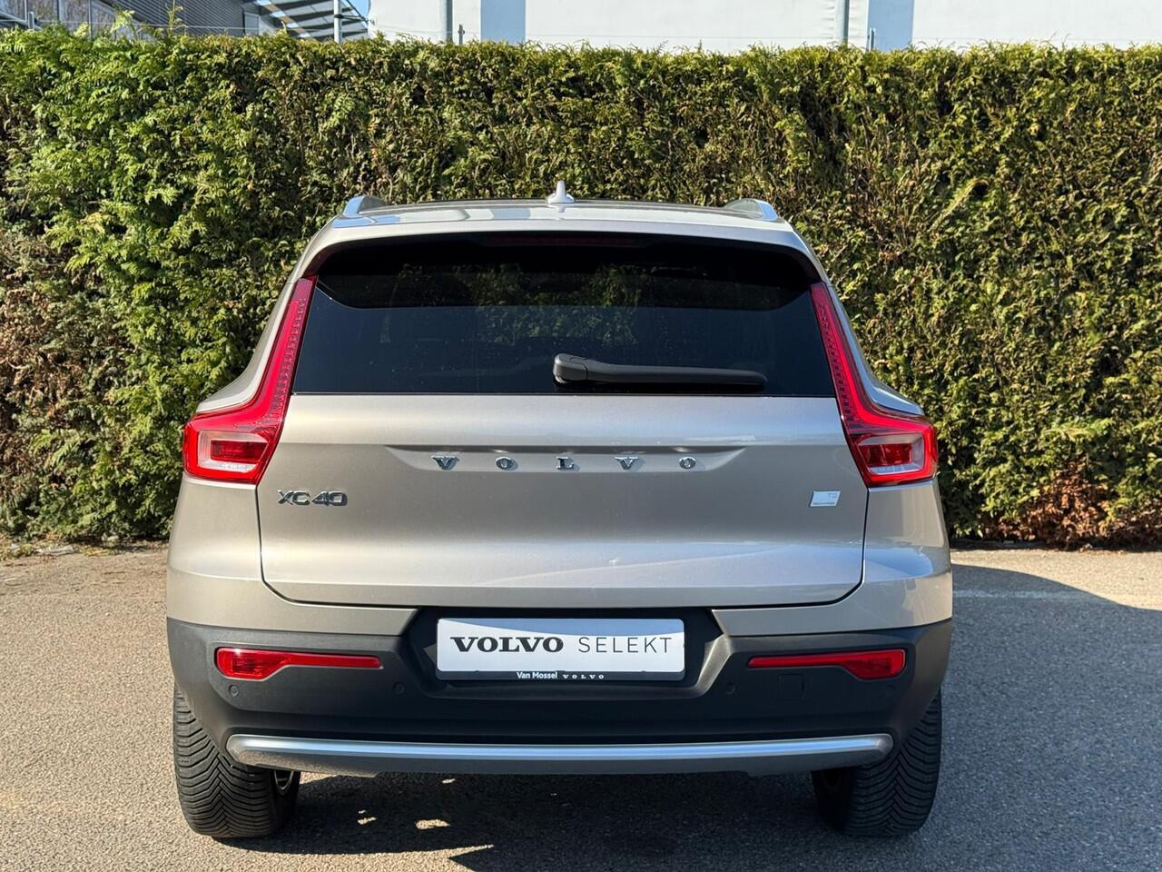 Volvo XC40 T5 Plug-in hybrid Ultimate Bright | Trekhaak | Panoramadak | Pilot Assist | 360 Camera