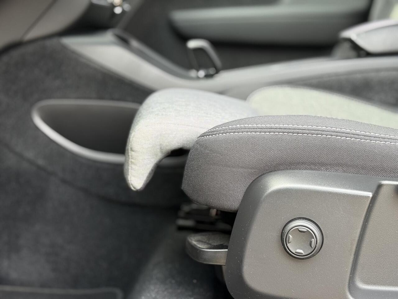 Volvo XC40 1.5 T4 Plug-in hybrid Core Bright | Facelift | Navigatie | keyless entry/start | Cruise control | Apple carplay/android auto | Regensensor | Zitvlak verlengers |