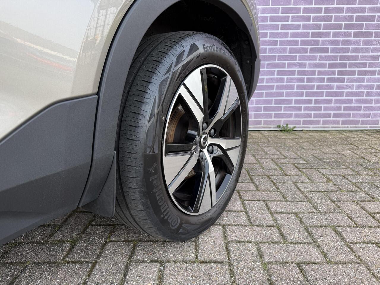 Volvo XC40 1.5 T4 Recharge R-Design | Trekhaak | 360º Camera | Adaptieve cruise | Stoel/stuurverwarming | Parkeersensoren V+A | Volvo on Call | Standkachel | Keyless entry/start | Apple carplay/android auto |