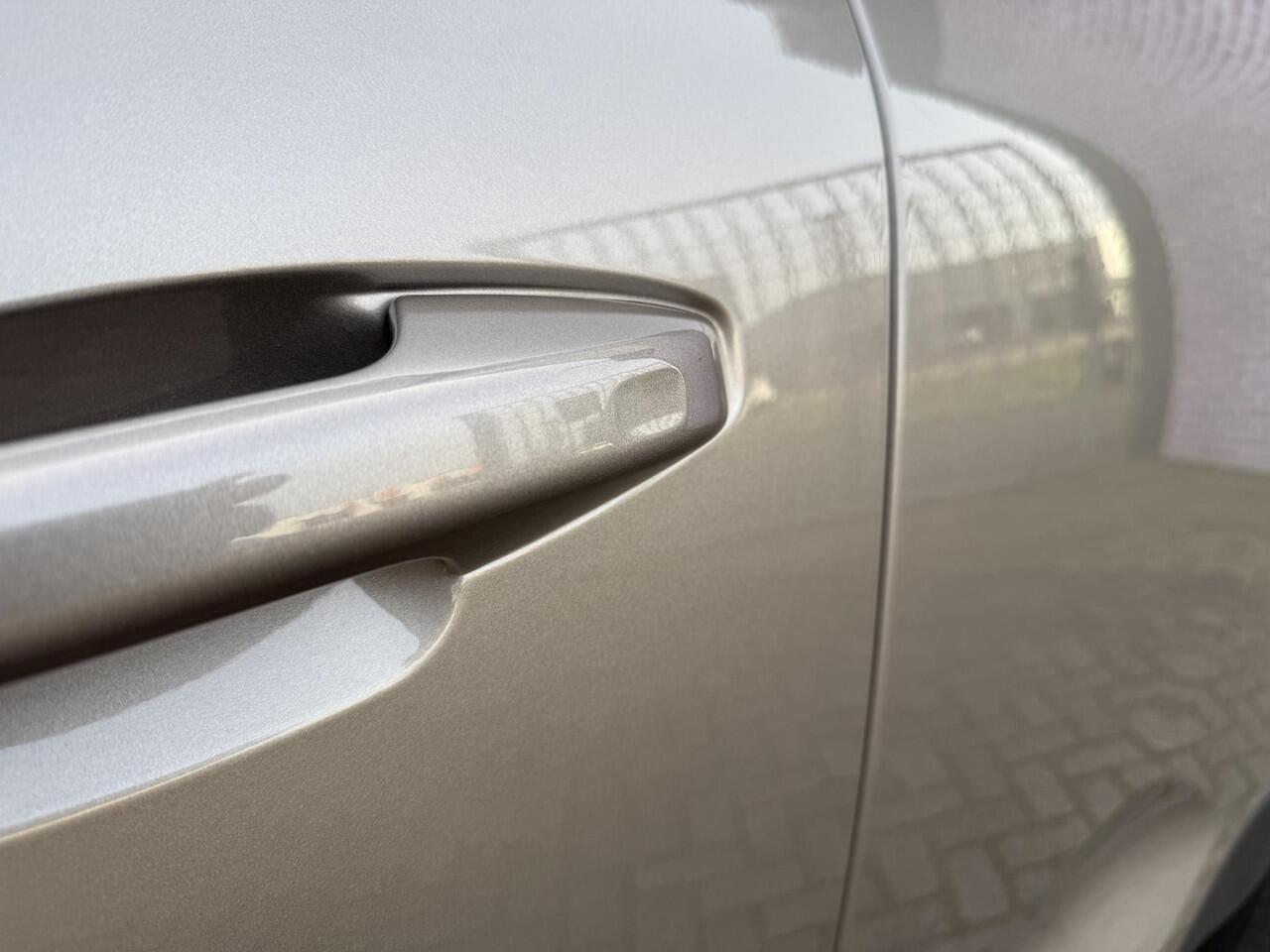 Volvo XC40 1.5 T4 Recharge R-Design | Trekhaak | 360º Camera | Adaptieve cruise | Stoel/stuurverwarming | Parkeersensoren V+A | Volvo on Call | Standkachel | Keyless entry/start | Apple carplay/android auto |