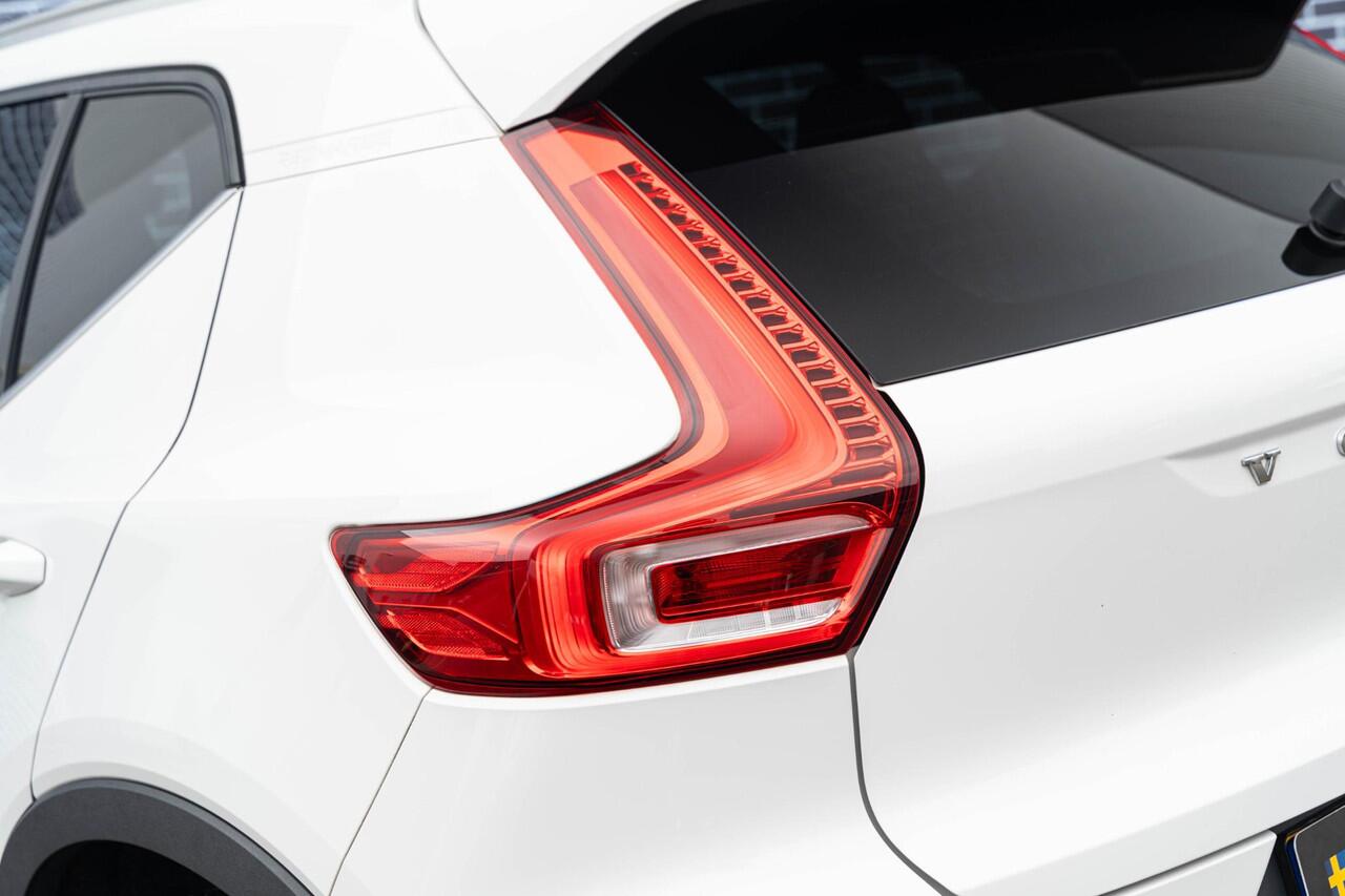 Volvo XC40 T4 Recharge Inscription Expression | Navigatie | Stoel-/Stuurverwarming | Getint Glas | Camera | Schuif-/Kanteldak | Harman Kardon Audio | Voorruit Verwarming | Park Assist | Volvo On Call