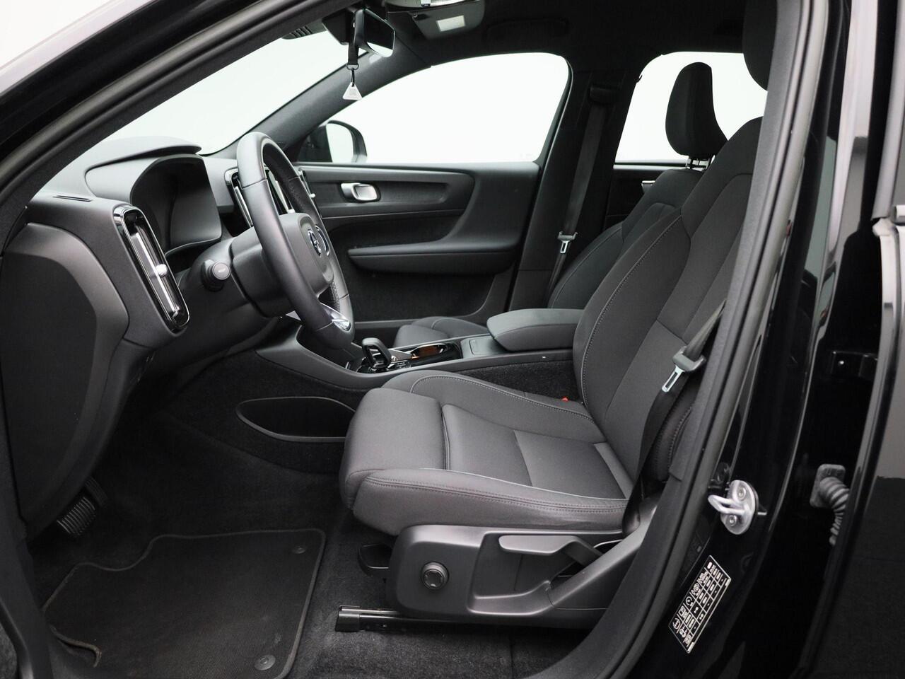 Volvo XC40 Recharge Core | Apple carplay/Android auto | Lichtmetalen velgen