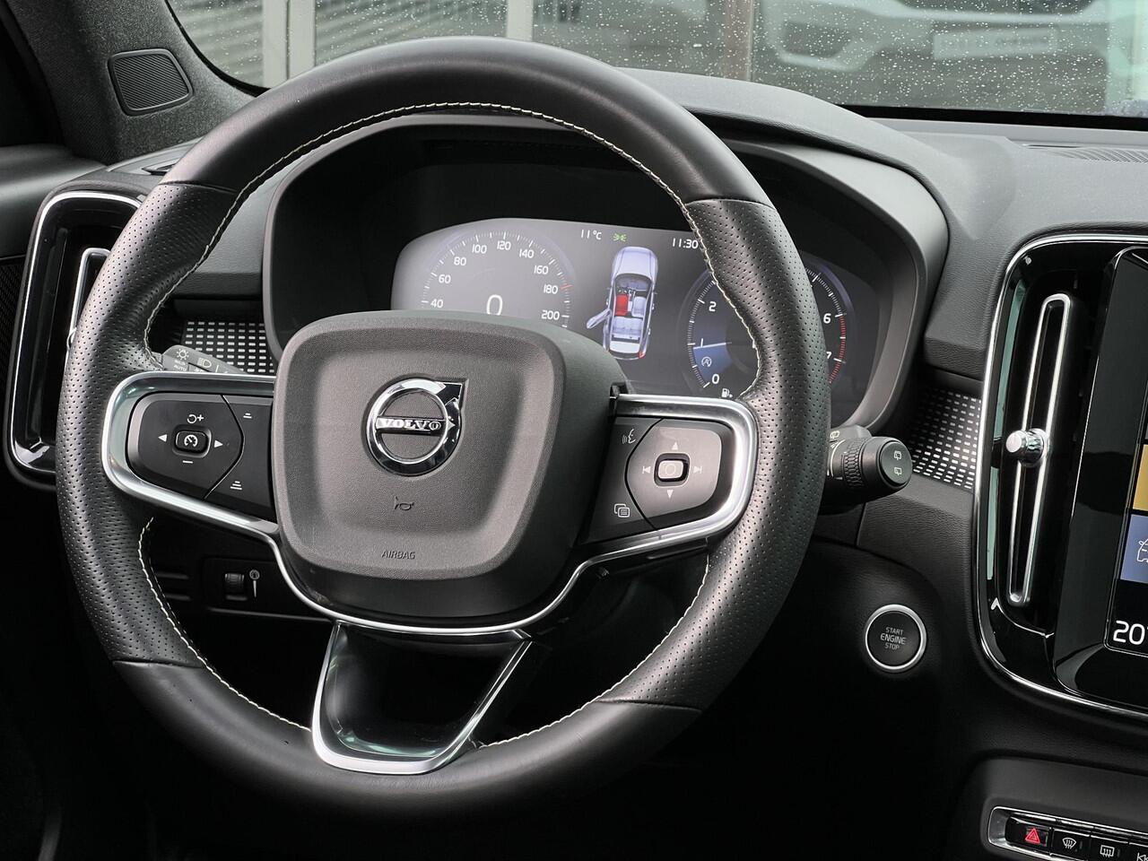 Volvo XC40 1.5 T2 R-Design Automaat, Panoramadak, Trekhaak semi elektrisch inklapbaar, Elektrisch verstelbare stoelen, Stoel- en stuurverwarming, Harman Kardon audio, 360 graden parkeercamera