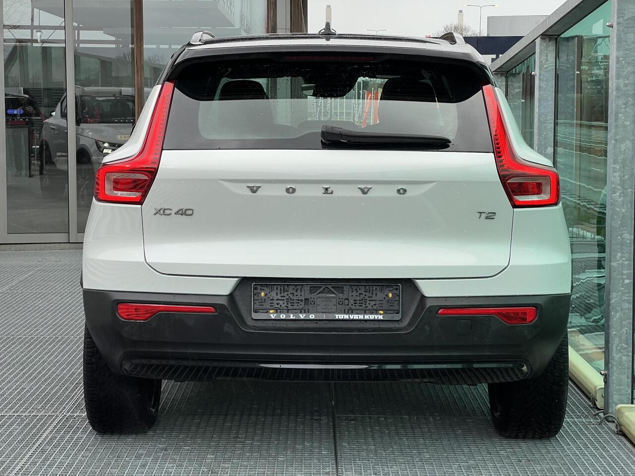 Volvo XC40 1.5 T2 R-Design Automaat, Panoramadak, Trekhaak semi elektrisch inklapbaar, Elektrisch verstelbare stoelen, Stoel- en stuurverwarming, Harman Kardon audio, 360 graden parkeercamera