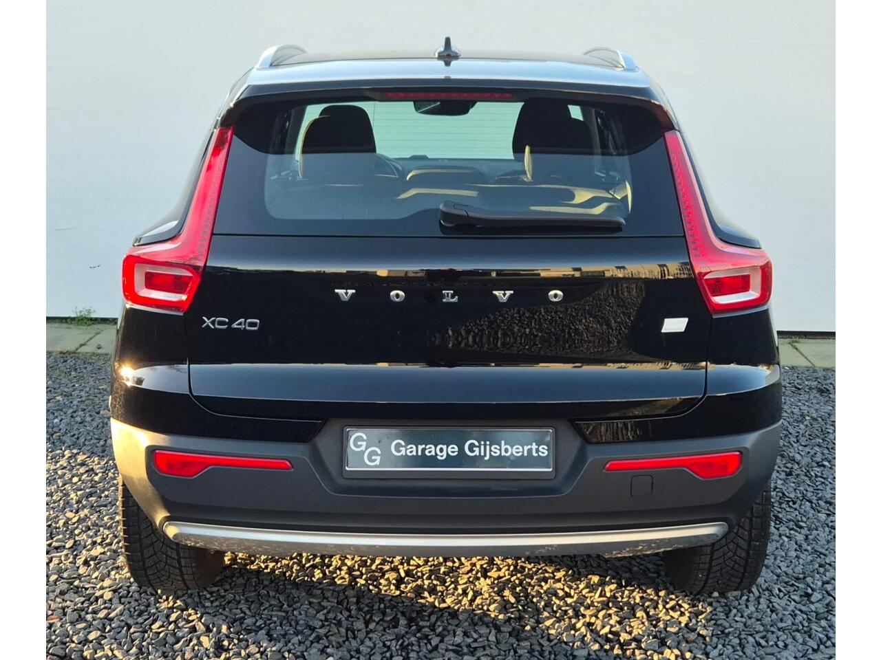 Volvo XC40 1.5 T4 Recharge Inscription Expression Park Assist Pack - Climate Pack - Navigation Pack - Camera achter - 1800 KG Trekgewicht.