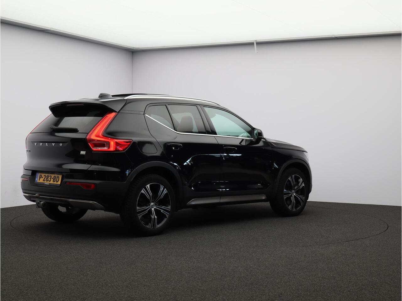 Volvo XC40 T4 Recharge Inscription / Trekhaak / Pan. dak / Styling kit / Privacy glass / Stoel+stuur+voorruitverwarming / Full led