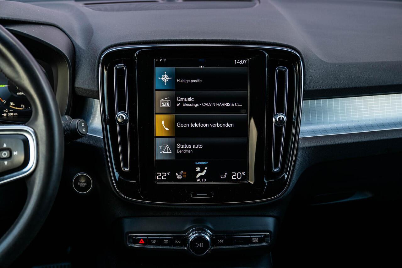 Volvo XC40 1.5 T4 Recharge Inscription | Trekhaak | Lederen Bekleding | Stoelverwarming | Parkeersensoren Voor en Achter | Parkeercamera | Donker Glas |