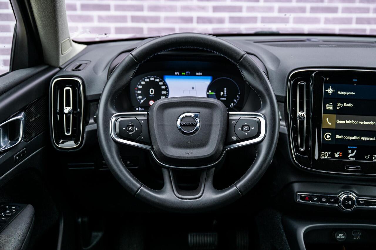 Volvo XC40 Plug-in Hybrid T4 Plus Bright | Facelift | Achteruitrijcamera | Trekhaak | Lederen bekleding | Elektrische Achterklep | Keyless Entry | Harman Kardon audio | Stoel- en stuurverwarming | Lichtmetalen Velgen 18 inch |