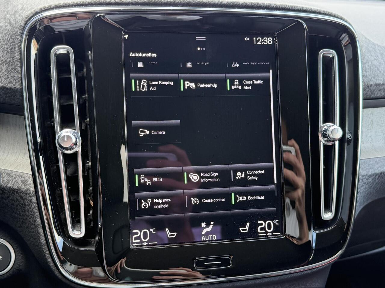Volvo XC40 1.5 T4 Recharge Inscription leer/ intellisafe/ 360 camera/ extra getint glas/ climate line/ lighting pakket/ trekhaak