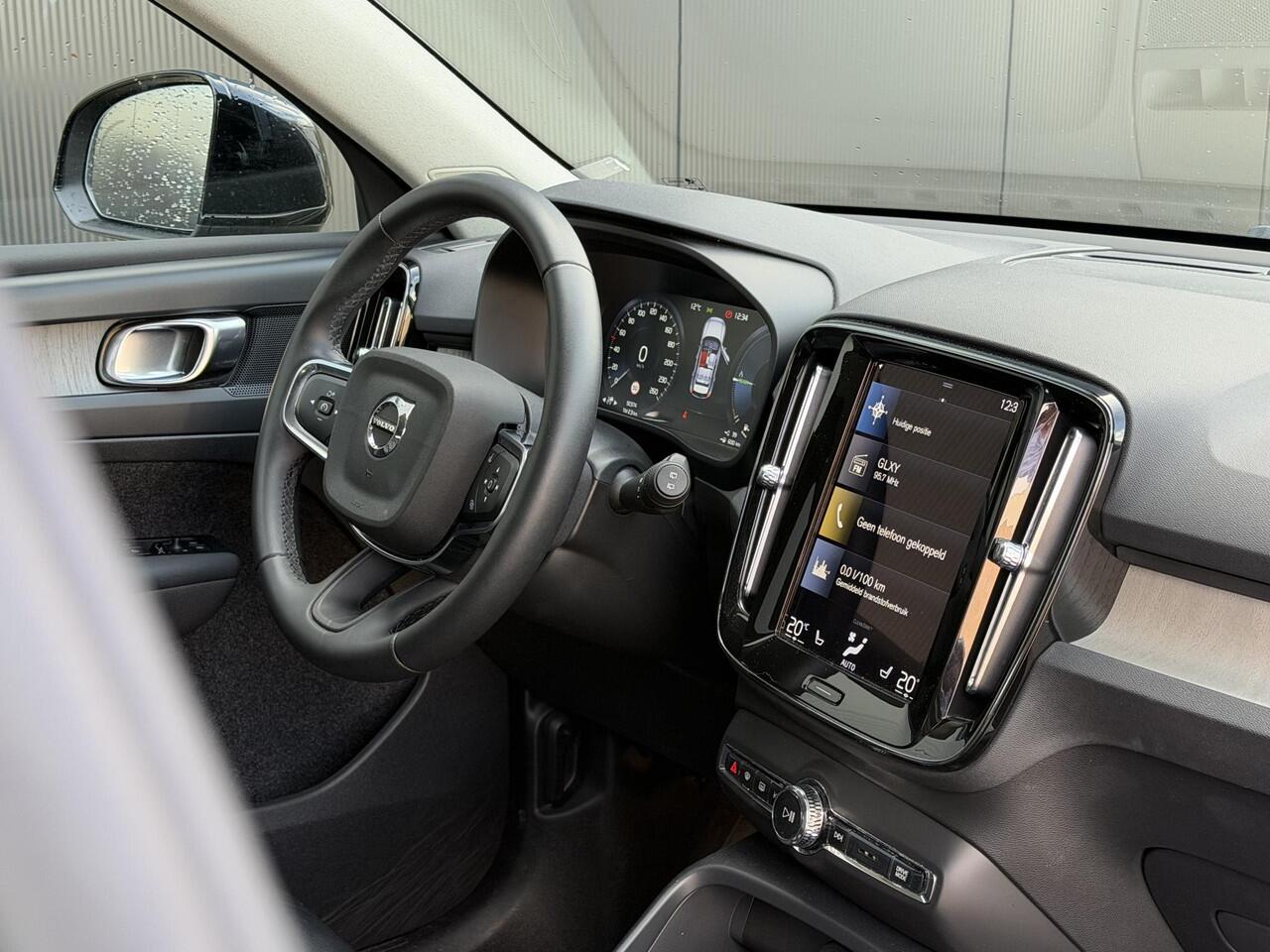 Volvo XC40 1.5 T4 Recharge Inscription leer/ intellisafe/ 360 camera/ extra getint glas/ climate line/ lighting pakket/ trekhaak
