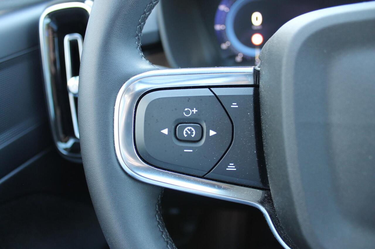 Volvo XC40 Recharge Plus 231PK Automaat 70 kWh 20" lichtmetalen velgen / Google infotainment / Getinte ramen vanaf de B-stijl / All Season banden / Apple Carplay