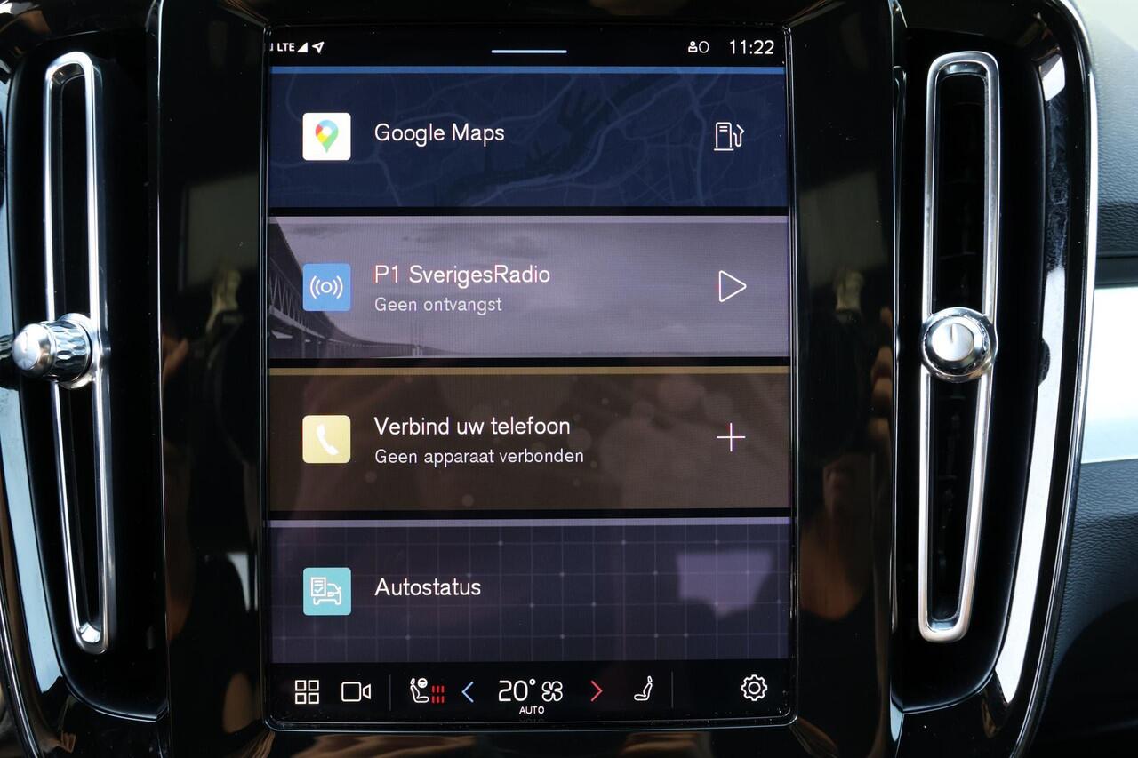 Volvo XC40 B4 Core - IntelliSafe Assist & Surround - Parkeercamera achter - Verwarmde voorstoelen, stuur & achterbank - Parkeersensoren voor & achter - Draadloze tel. lader - Standkachel - Extra getint glas - Elektr. inklapbare trekhaak - 18' LMV