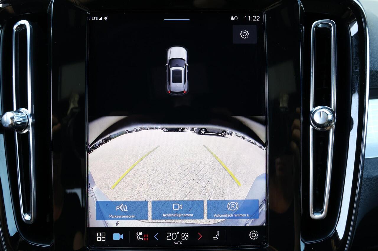 Volvo XC40 B4 Core - IntelliSafe Assist & Surround - Parkeercamera achter - Verwarmde voorstoelen, stuur & achterbank - Parkeersensoren voor & achter - Draadloze tel. lader - Standkachel - Extra getint glas - Elektr. inklapbare trekhaak - 18' LMV