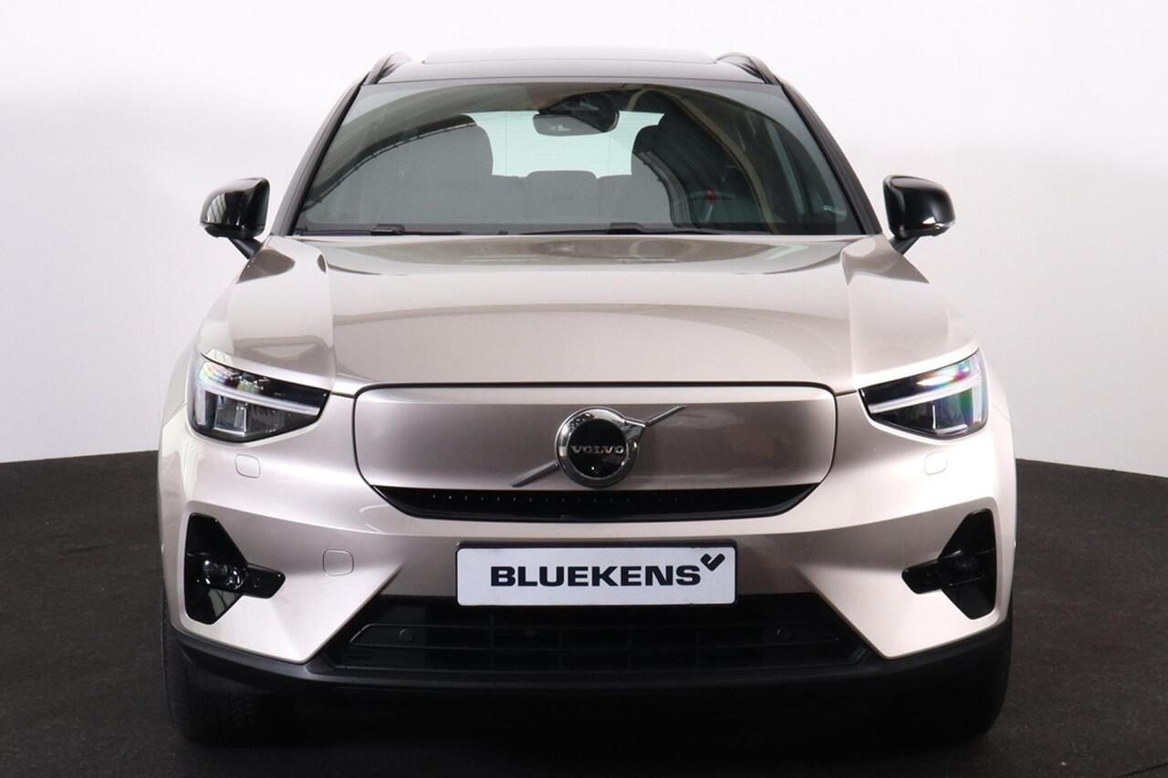 Volvo XC40 Recharge Twin Ultimate 78 kWh - Panorama/schuifdak - IntelliSafe Assist & Surround - 360º Camera - Harman/Kardon audio - Verwarmde voorstoelen, stuur & achterbank - Parkeersensoren voor & achter - Elektr. bedienb. voorstoelen met geheugen links - Draadloz