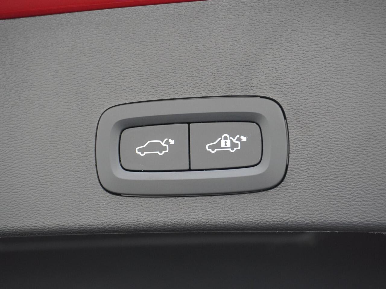 Volvo XC40 1.5 T5 Plug-in hybrid Ultimate Bright Panodak/Leder/AdaptiveCruise/Camera etc.