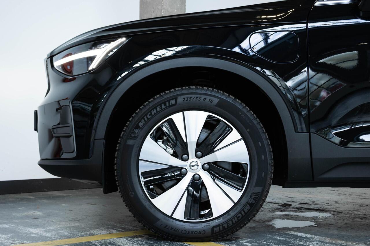 Volvo XC40 T4 Recharge Inscription | 360° Parkeercamera | Semi Electrische Wegklapbare trekhaak | 4-Seizoenenbanden | Draadloze telefoonlader | Panoramadak | Harman Kardon Premium Audio | Stoel en Stuurwielverwarming | Parkeersensoren voor + achter | Parkeerverwarmi