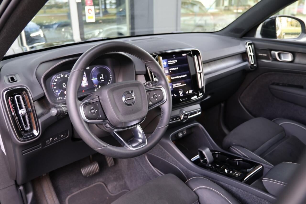 Volvo XC40 1.5 T5 PLUS DARK *PANO*HenK*KEYLESS*TREKHAAK*DEALERONDERHOUDEN*