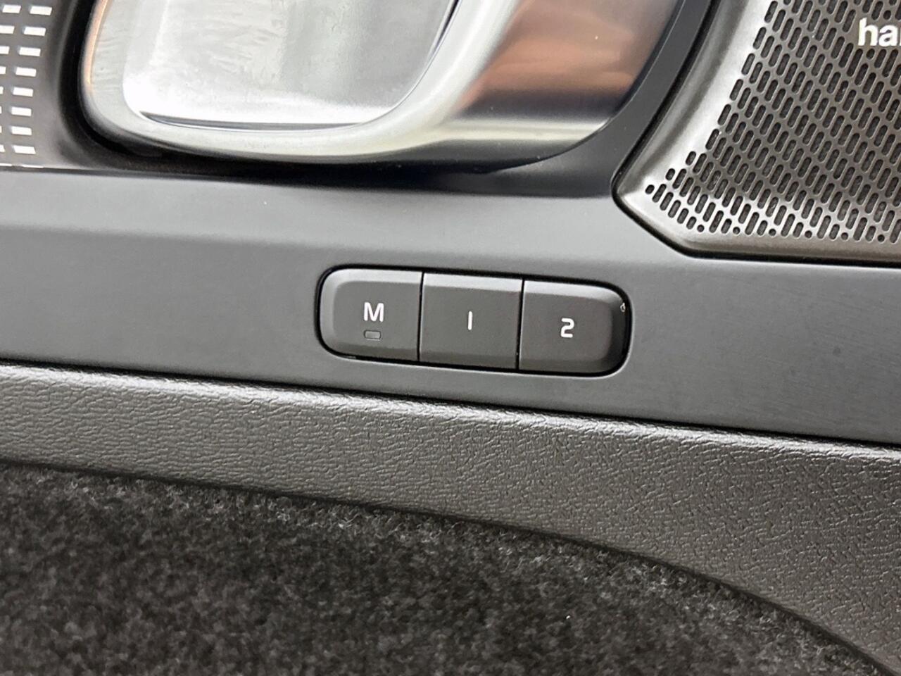 Volvo XC40 B3 Dark | Nubuck | Pano | Climate Pack | Pilot Assist | Memory S