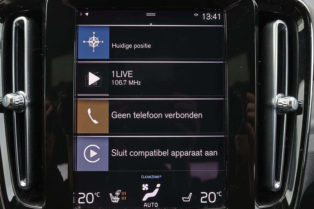 Volvo XC40 T5 Recharge Plus Dark - IntelliSafe Assist - 360º Camera - Harman/Kardon audio - Verwarmde voorstoelen & stuur - Parkeersensoren voor & achter - Elektr. bedienb. voorstoelen met geheugen links - Draadloze tel. lader - Extra getint glas - 19' LMV