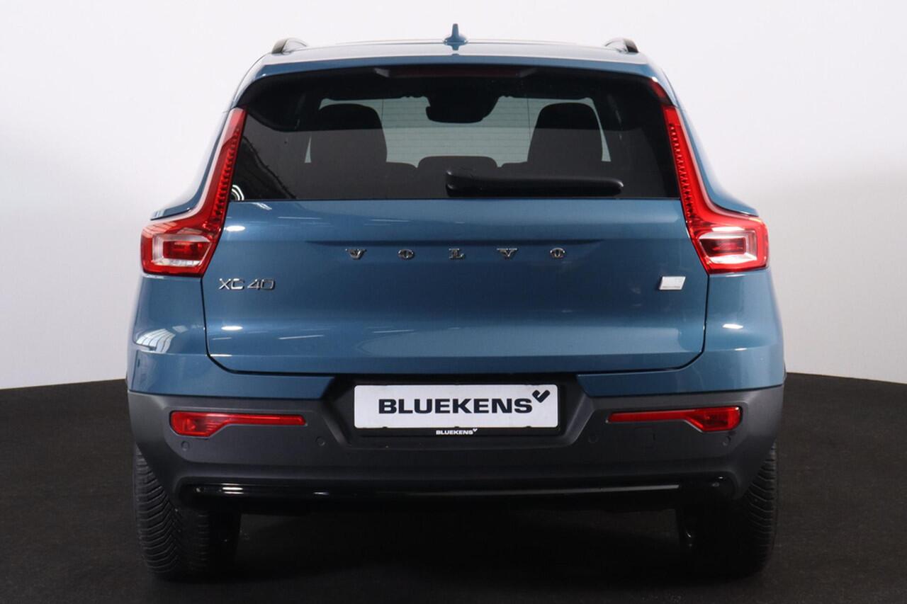 Volvo XC40 T5 Recharge Plus Dark - Panorama/schuifdak - IntelliSafe Assist - Harman/Kardon audio - Parkeercamera achter - Parkeersensoren voor & achter - Elektr. bedienb. voorstoelen met geheugen links - Draadloze tel. lader - Extra getint glas - 19' LMV