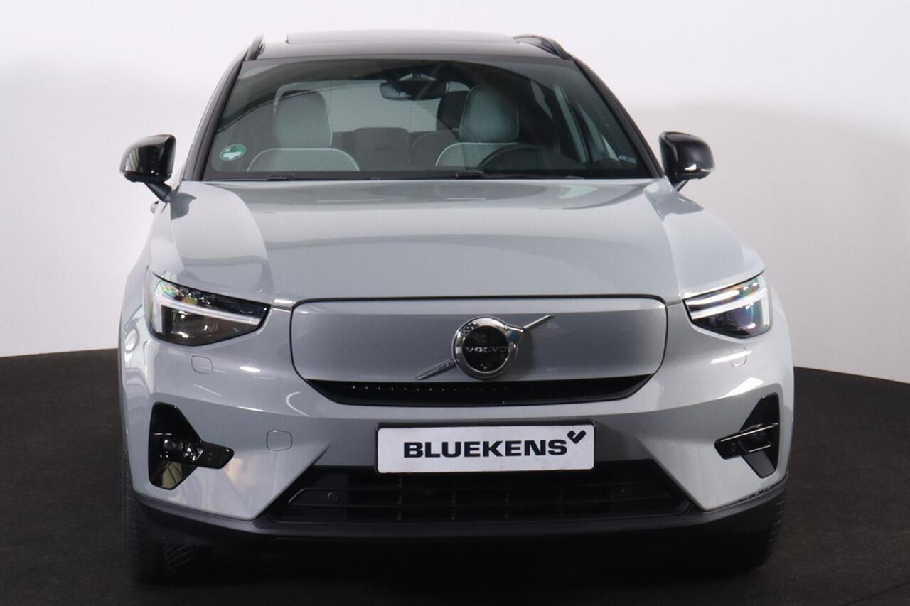 Volvo XC40 Recharge Twin Ultimate 82 kWh - Panorama/schuifdak - IntelliSafe Assist & Surround - 360º Camera - Harman/Kardon audio - Verwarmde voorstoelen & stuur - Parkeersensoren voor & achter - Elektr. bedienb. voorstoelen met geheugen links - Wollen bekleding - D
