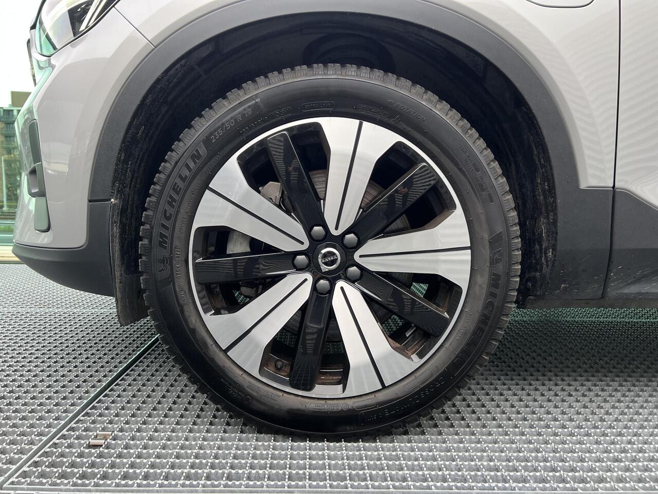 Volvo XC40 1.5 T5 Plug-in hybrid Ultimate Bright PHEV, Automaat, Panoramadak, Leder, Driver assist, BLIS, Adaptive cruise, Stoel- en stuurverwarming, Elektrisch verstelbare stoelen, Harman Kardon audio